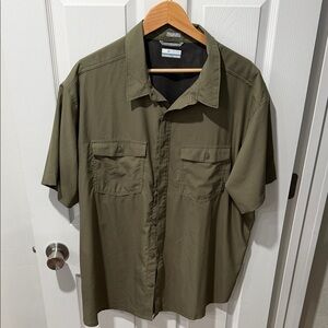 Columbia Men's Casual Olive Button Down Shirt